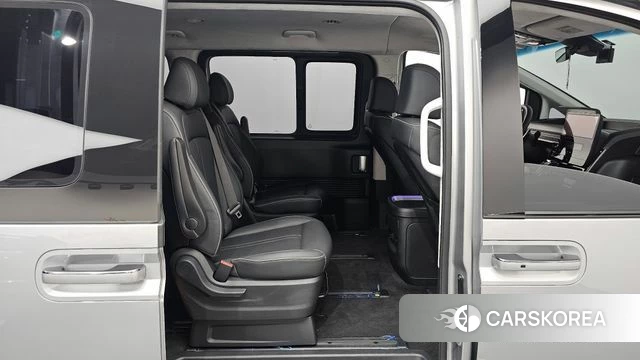 Hyundai Staria 2023 Серебристо-серый из Кореи, фото 2