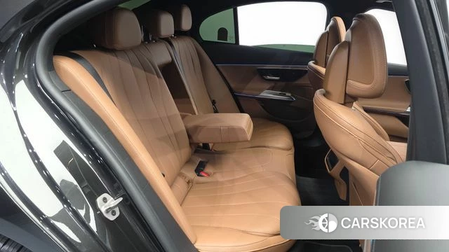 Mercedes-Benz E-Class W214 2024 Серый из Кореи, фото 2