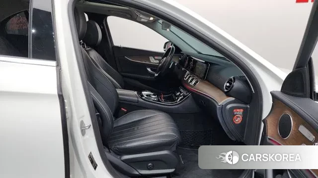 Mercedes-Benz E-Class W213 2018 Белый из Кореи, фото 2