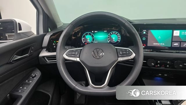 Volkswagen Golf 8th Generation 2024 Белый из Кореи, фото 2
