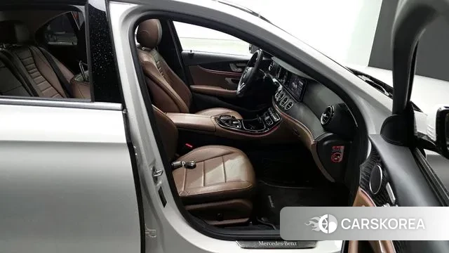 Mercedes-Benz E-Class W213 2018 Белый из Кореи, фото 2