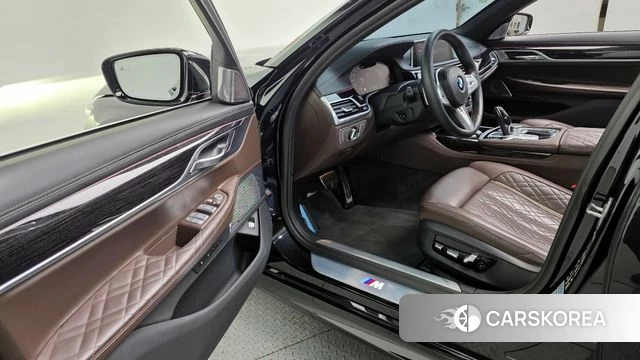 BMW 7 Series (G11) 2022 Черный из Кореи, фото 2