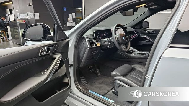 BMW X6 (G06) 2025 Светло-серебряный цвет из Кореи, фото 2