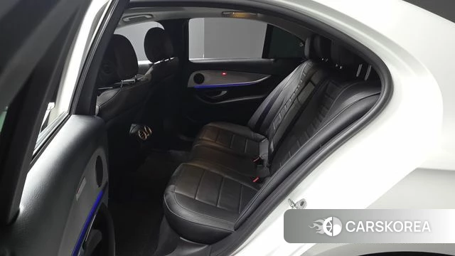 Mercedes-Benz E-Class W213 2019 Белый из Кореи, фото 2