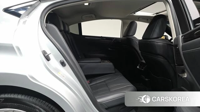 Lexus ES300h 7th generation 2019 Серебристо-серый из Кореи, фото 2