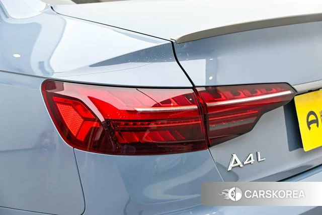 Audi A4L 2023 Темно-серый из Китая, фото 2
