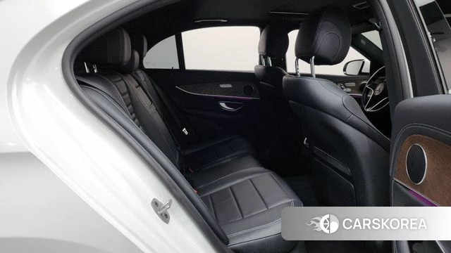 Mercedes-Benz E-Class W213 2022 Белый из Кореи, фото 2