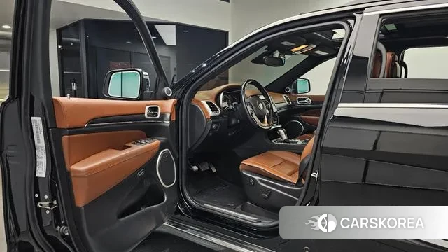 Jeep Grand Cherokee 2021 Черный из Кореи, фото 2