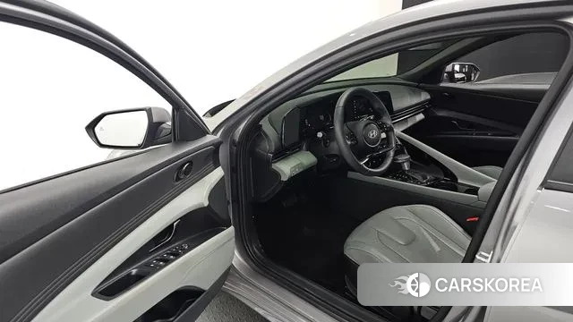 Hyundai The New Avante (CN7) 2025 Серебристо-серый из Кореи, фото 2