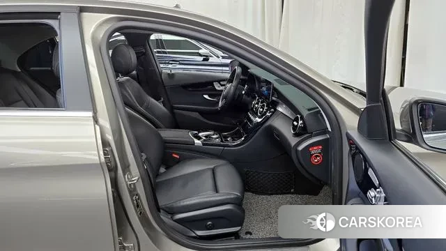 Mercedes-Benz C-Class W205 2020 Песочный из Кореи, фото 2