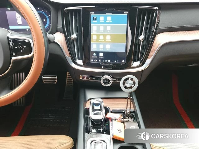 Volvo S60 3rd generation 2023 Белый из Кореи, фото 2