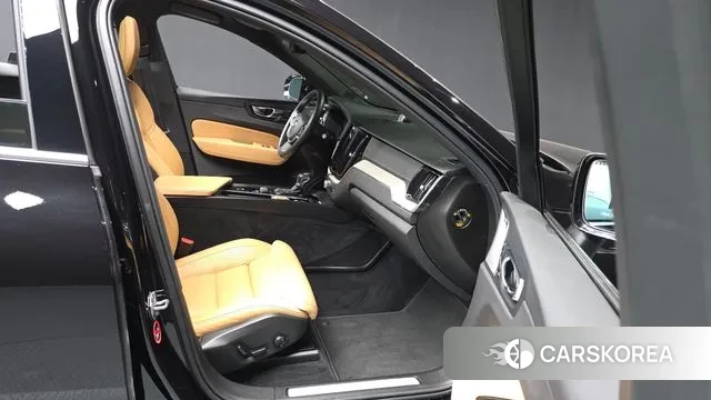 Volvo XC60 second Generation 2020 Черный из Кореи, фото 2