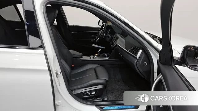 BMW 3 Series (G20) 2018 Белый из Кореи, фото 2