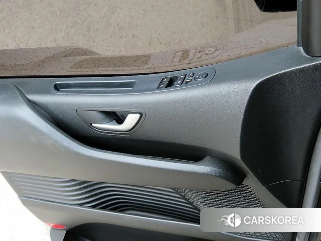 Hyundai Staria 2023 Серебряный из Кореи, фото 2