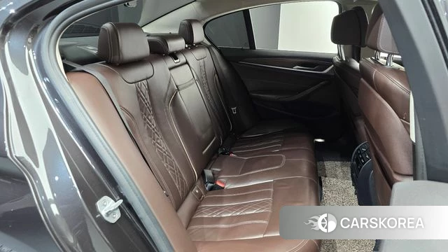 BMW 5 Series (G30) 2018 Черный из Кореи, фото 2