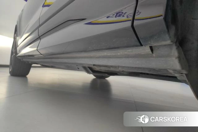 Audi Q2L 2021 Темно-серый из Китая, фото 2