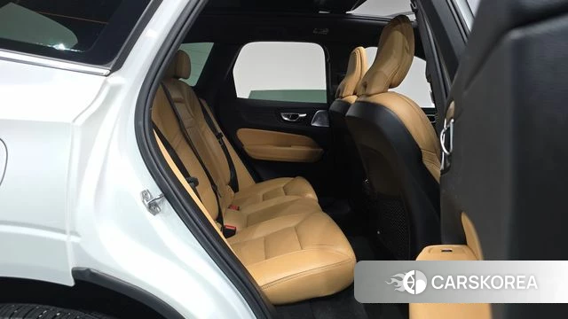 Volvo XC60 second Generation 2019 Белый из Кореи, фото 2