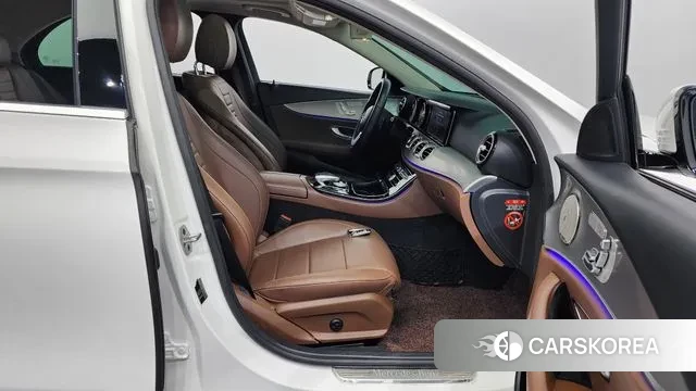 Mercedes-Benz E-Class W213 2018 Белый из Кореи, фото 2