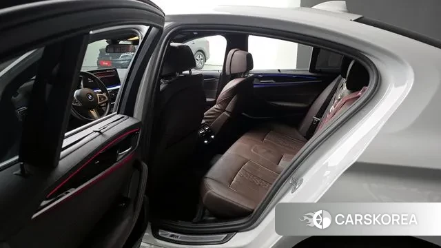 BMW 5 Series (G30) 2023 Белый из Кореи, фото 2