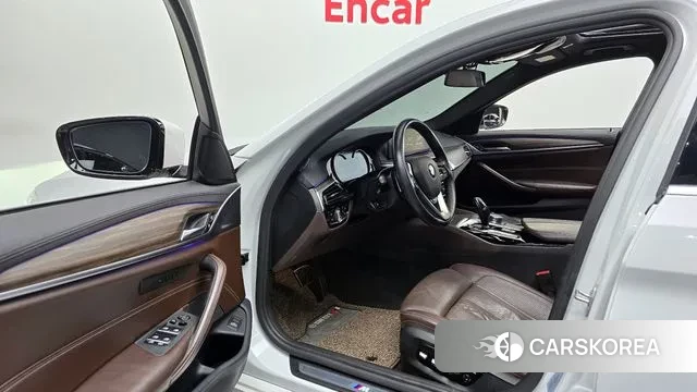 BMW 5 Series (G30) 2018 Белый из Кореи, фото 2