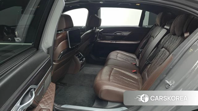 BMW 7 Series (G11) 2021 Серебристо-серый из Кореи, фото 2