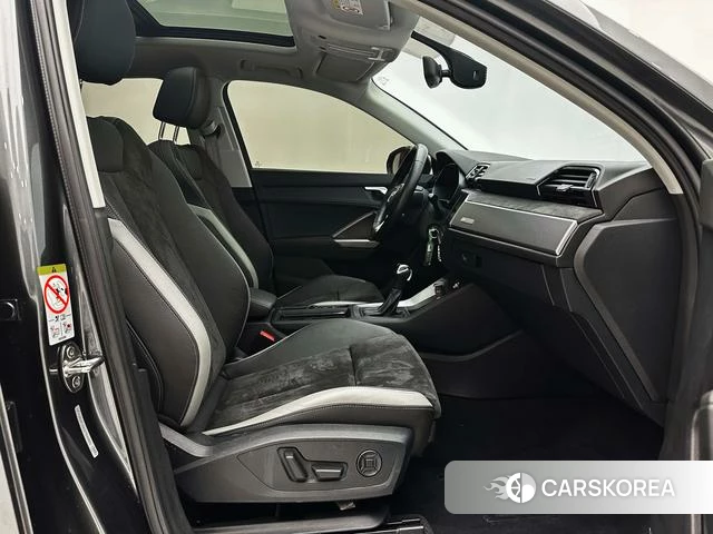 Audi Q3 2022 Черный из Китая, фото 2