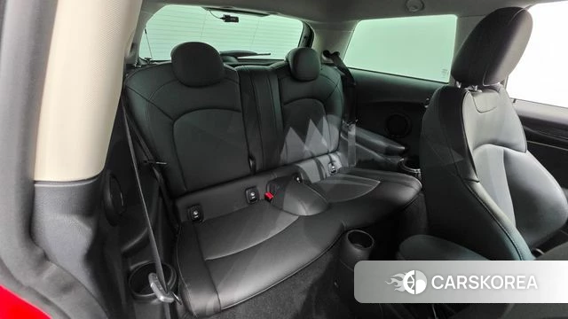 Mini Cooper 2023 Красный из Кореи, фото 2