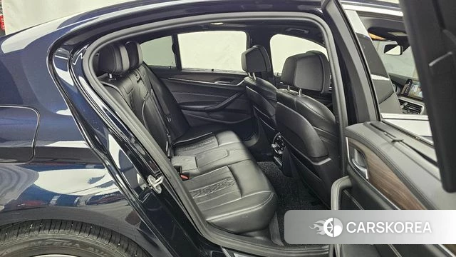 BMW 5 Series (G30) 2018 Черный из Кореи, фото 2
