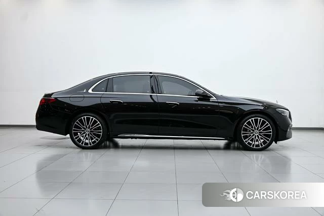 Mercedes-Benz E-class 2025 Черный из Китая, фото 2
