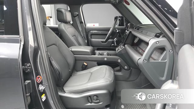 Land Rover Defender (L663) 2026 Черный из Кореи, фото 2