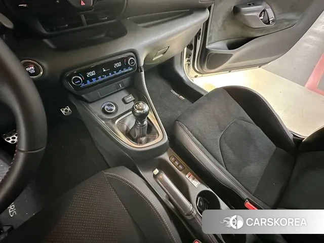 Toyota Yaris (Beats) 2021 Белый из Кореи, фото 2