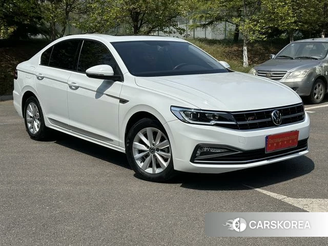 Volkswagen Bora 2022 Белый из Китая, фото 2