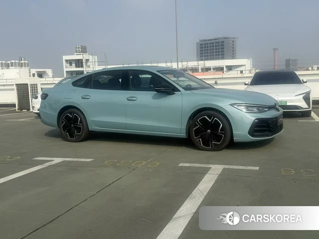 Volkswagen Passat 2026 Синий из Китая, фото 2
