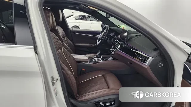 BMW 5 Series (G30) 2022 Белый из Кореи, фото 2