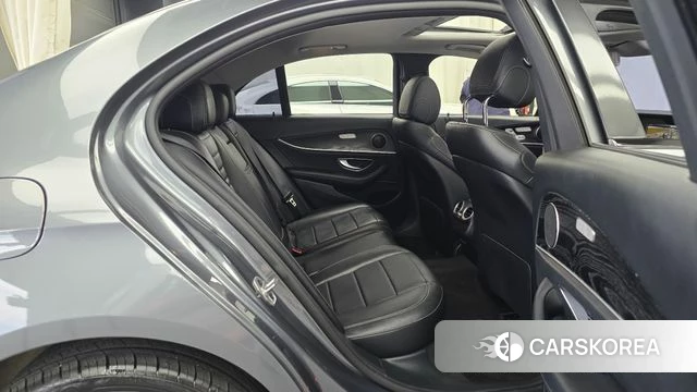 Mercedes-Benz E-Class W213 2018 Серый из Кореи, фото 2
