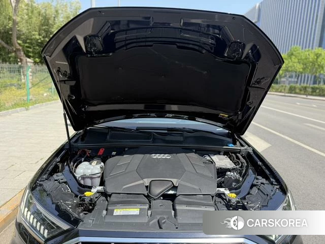 Audi Q7 2021 Черный из Китая, фото 2