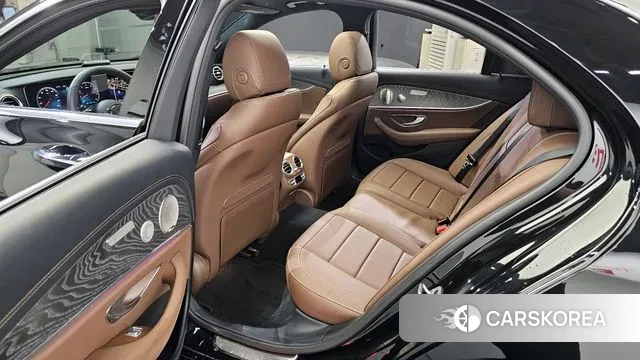 Mercedes-Benz E-Class W213 2022 Черный из Кореи, фото 2