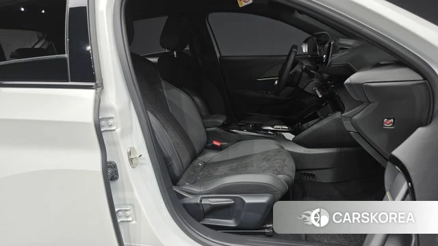 Peugeot e-208 second Generation 2023 Белый из Кореи, фото 2