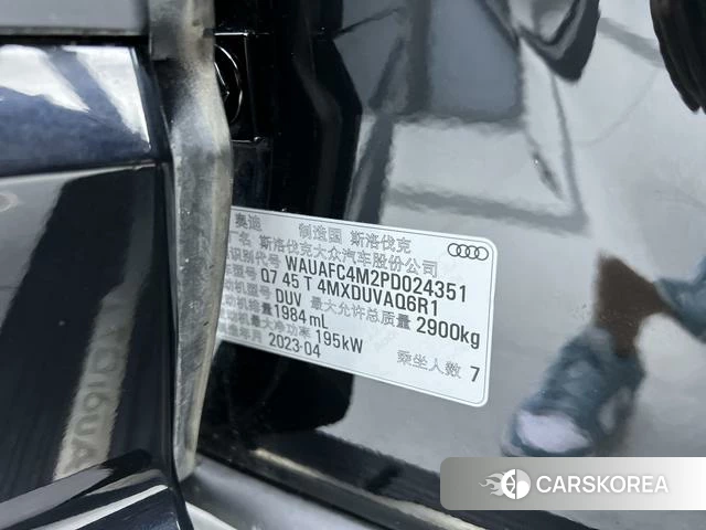 Audi Q7 2023 Черный из Китая, фото 2