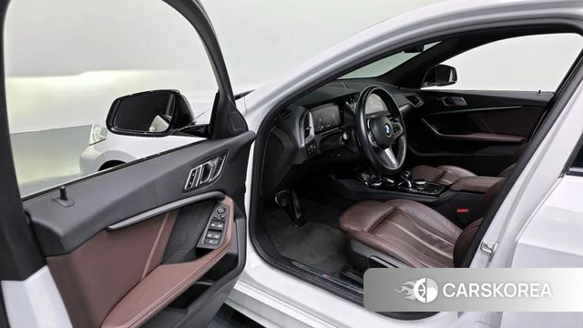 BMW 1 Series (F40) 2021 Белый из Кореи, фото 2