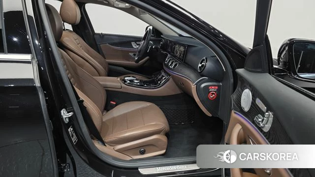 Mercedes-Benz E-Class W213 2018 Черный из Кореи, фото 2