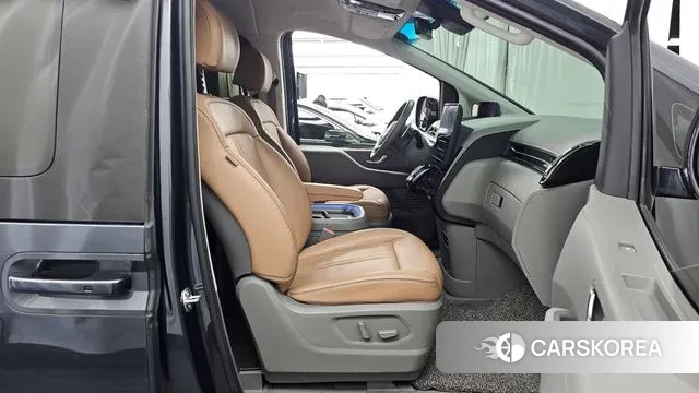Hyundai Staria 2023 Серый из Кореи, фото 2