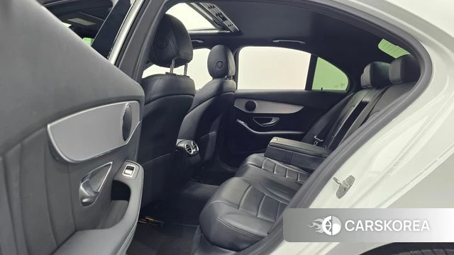 Mercedes-Benz C-Class W205 2018 Белый из Кореи, фото 2