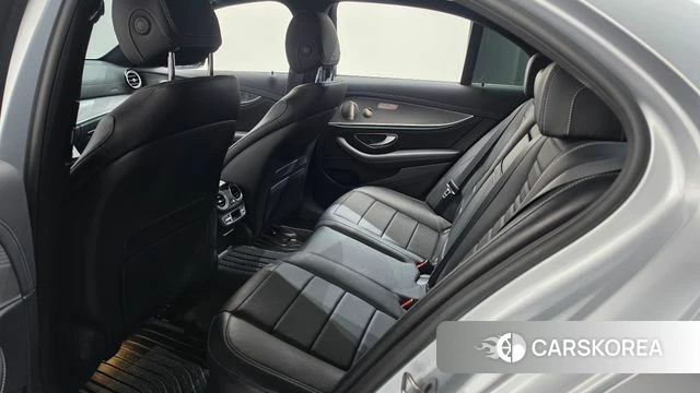 Mercedes-Benz E-Class W213 2022 Серебряный из Кореи, фото 2
