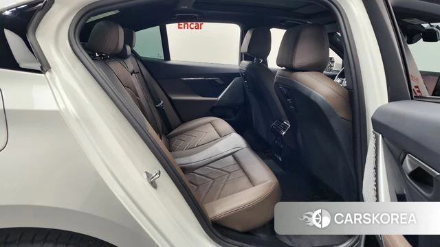BMW 5 Series (G60) 2024 Белый из Кореи, фото 2