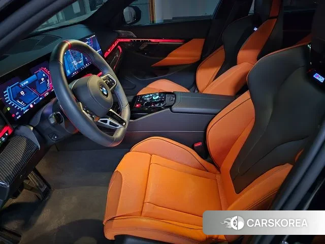 BMW M5 (G90) 2025 Черный из Кореи, фото 2