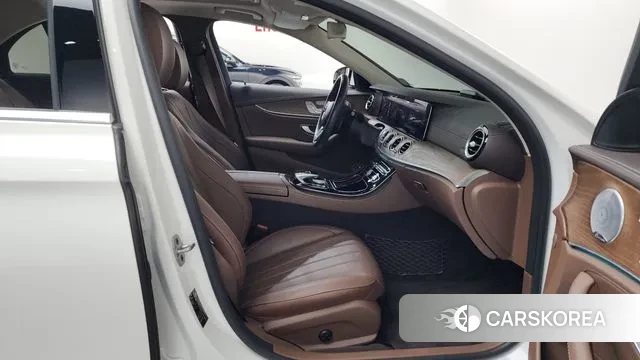 Mercedes-Benz E-Class W213 2020 Белый из Кореи, фото 2