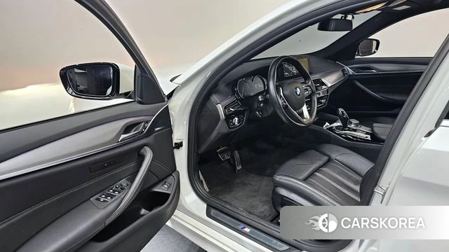 BMW 5 Series (G30) 2018 Белый из Кореи, фото 2