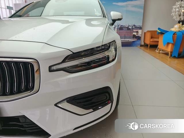 Volvo S60 2025 Белый из Китая, фото 2