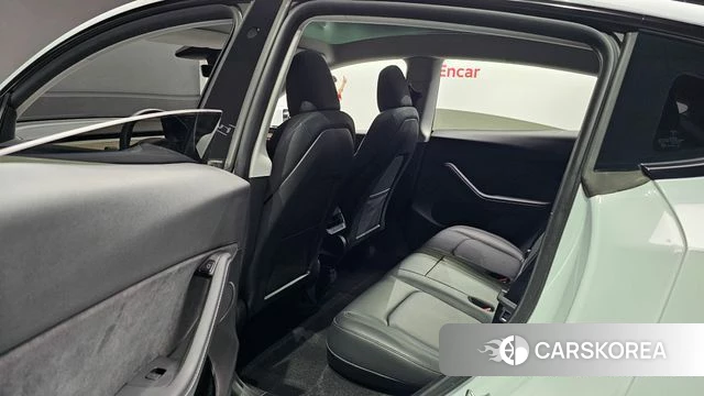 Tesla Model Y 2023 Белый из Кореи, фото 2